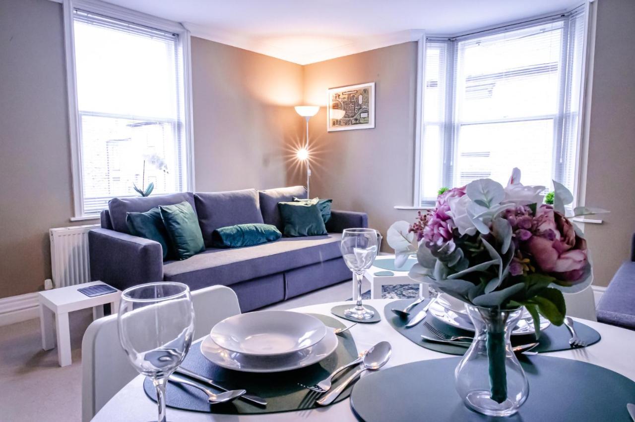 Lord Street - 2 Beautiful Apartments - Sleep Up To 14 Guests - By Rework Accommodation Chester Exterior foto
