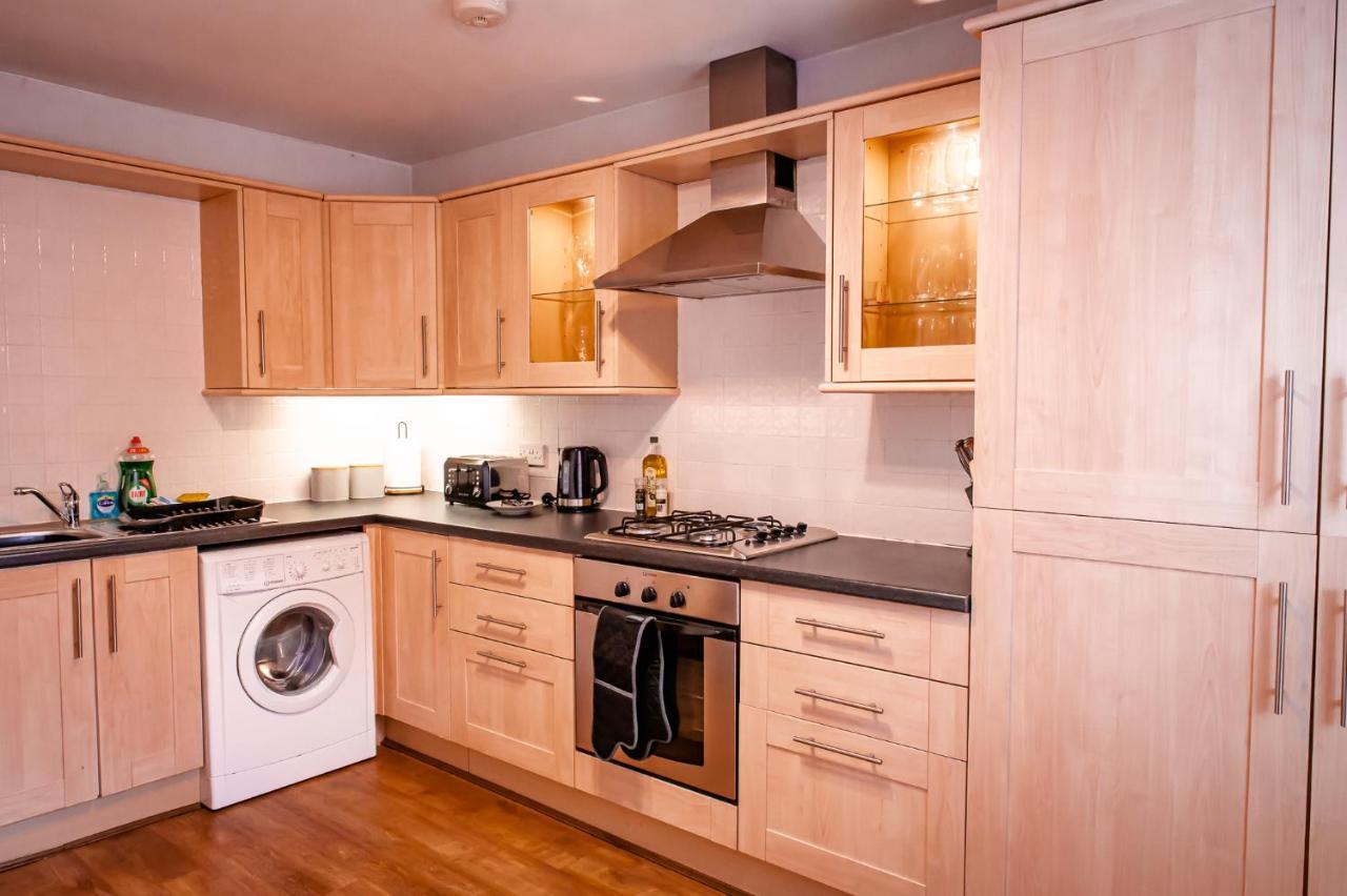 Lord Street - 2 Beautiful Apartments - Sleep Up To 14 Guests - By Rework Accommodation Chester Exterior foto