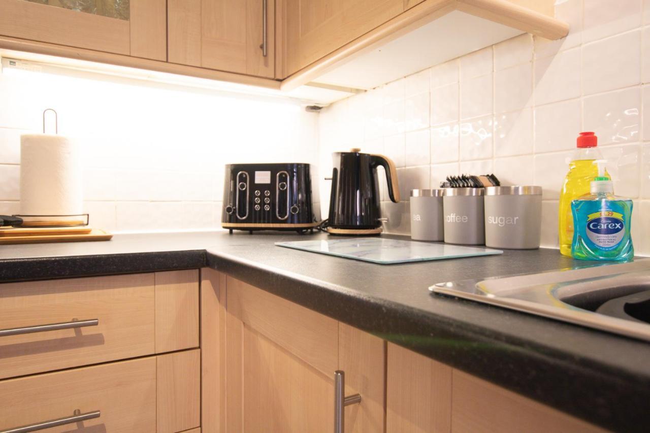 Lord Street - 2 Beautiful Apartments - Sleep Up To 14 Guests - By Rework Accommodation Chester Exterior foto