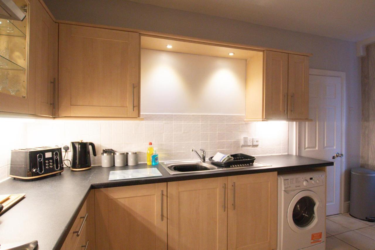 Lord Street - 2 Beautiful Apartments - Sleep Up To 14 Guests - By Rework Accommodation Chester Exterior foto