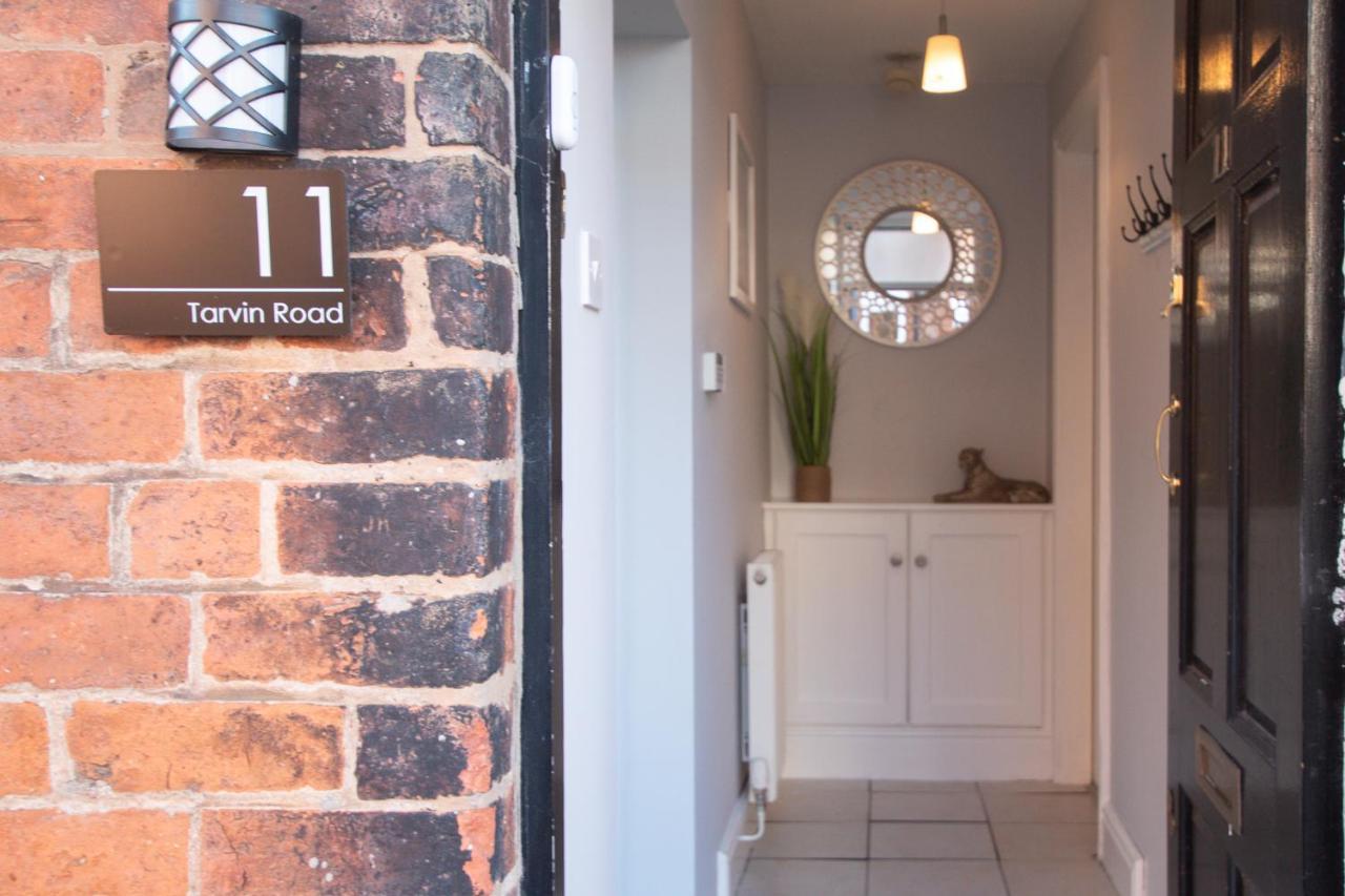 Lord Street - 2 Beautiful Apartments - Sleep Up To 14 Guests - By Rework Accommodation Chester Exterior foto